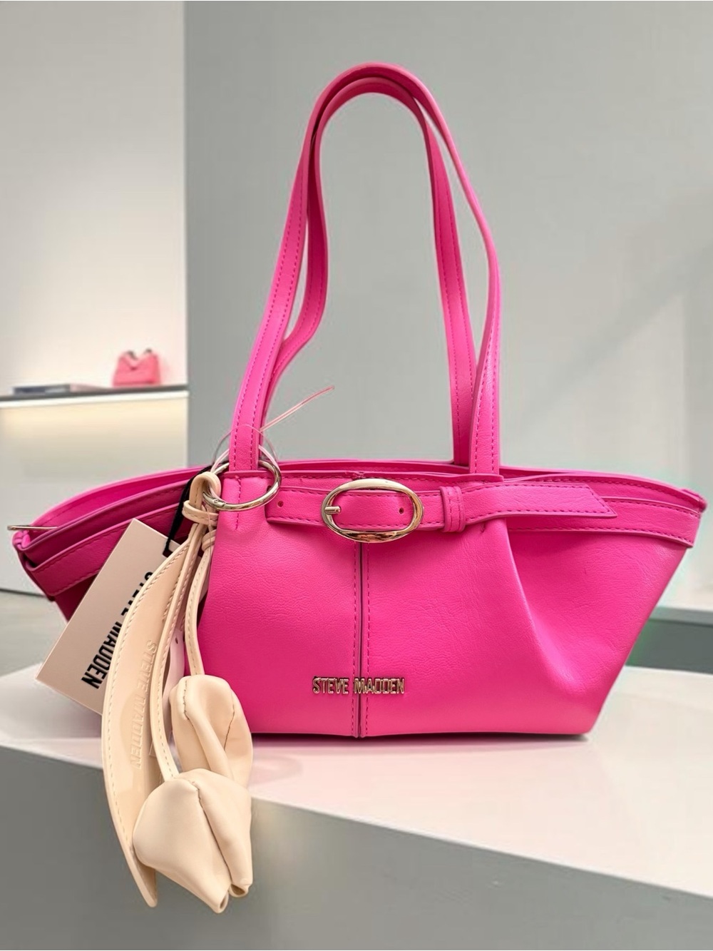 Steve Madden Fuchsia Shoulder Bag NWT — Bright Pink w/a Tulip & Leaf Key Chain